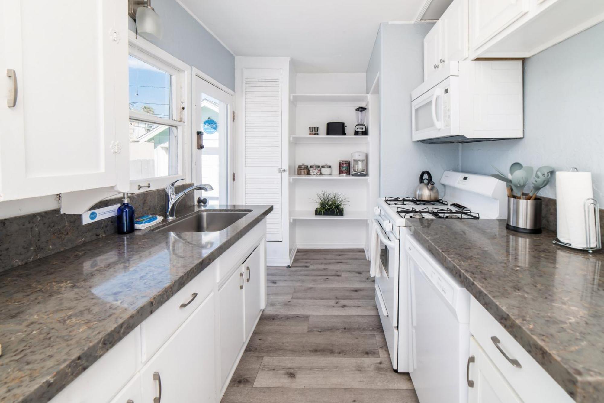 Pacific Bungalow In Oceanside With Backyard & Tiny House Eksteriør bilde