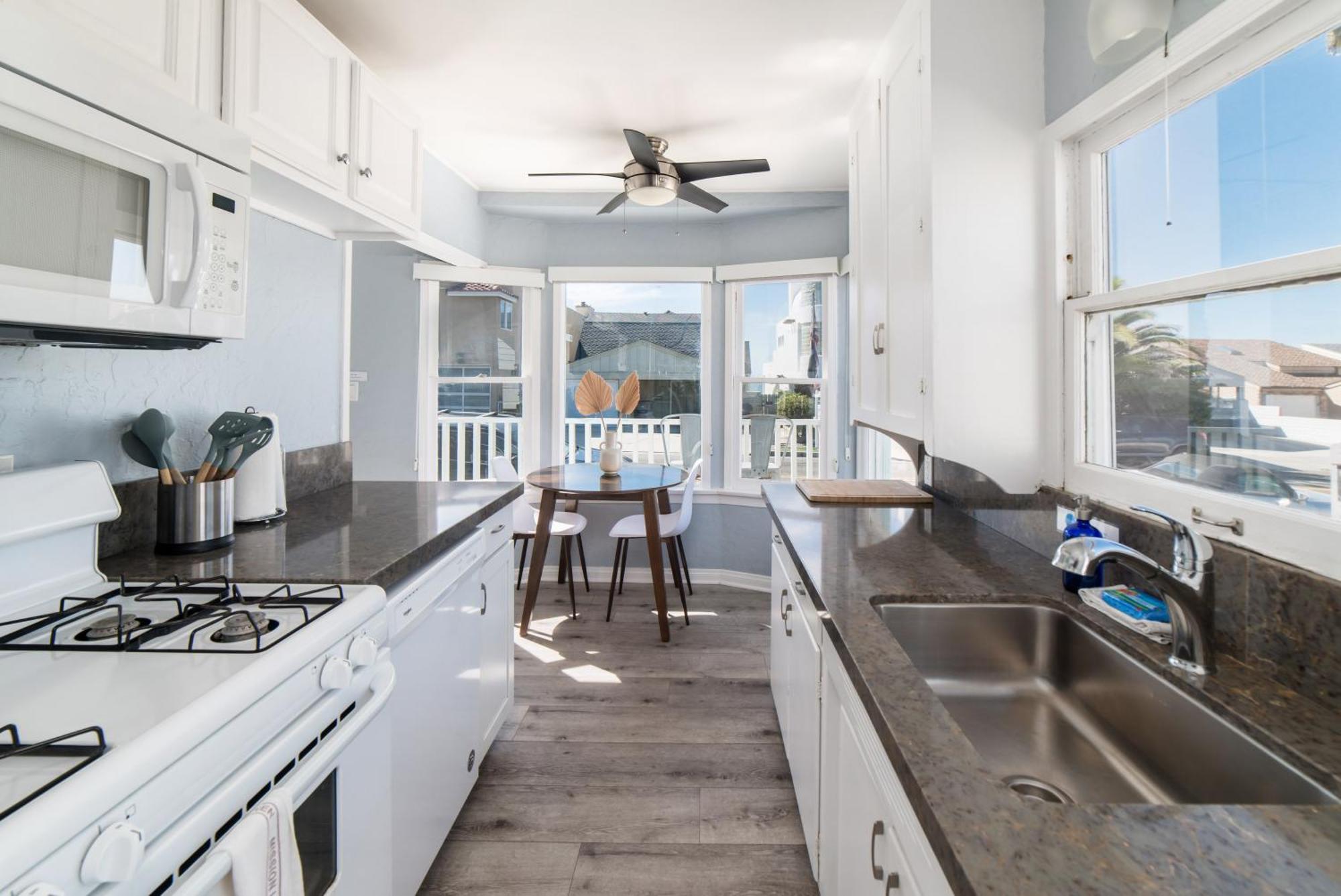 Pacific Bungalow In Oceanside With Backyard & Tiny House Eksteriør bilde